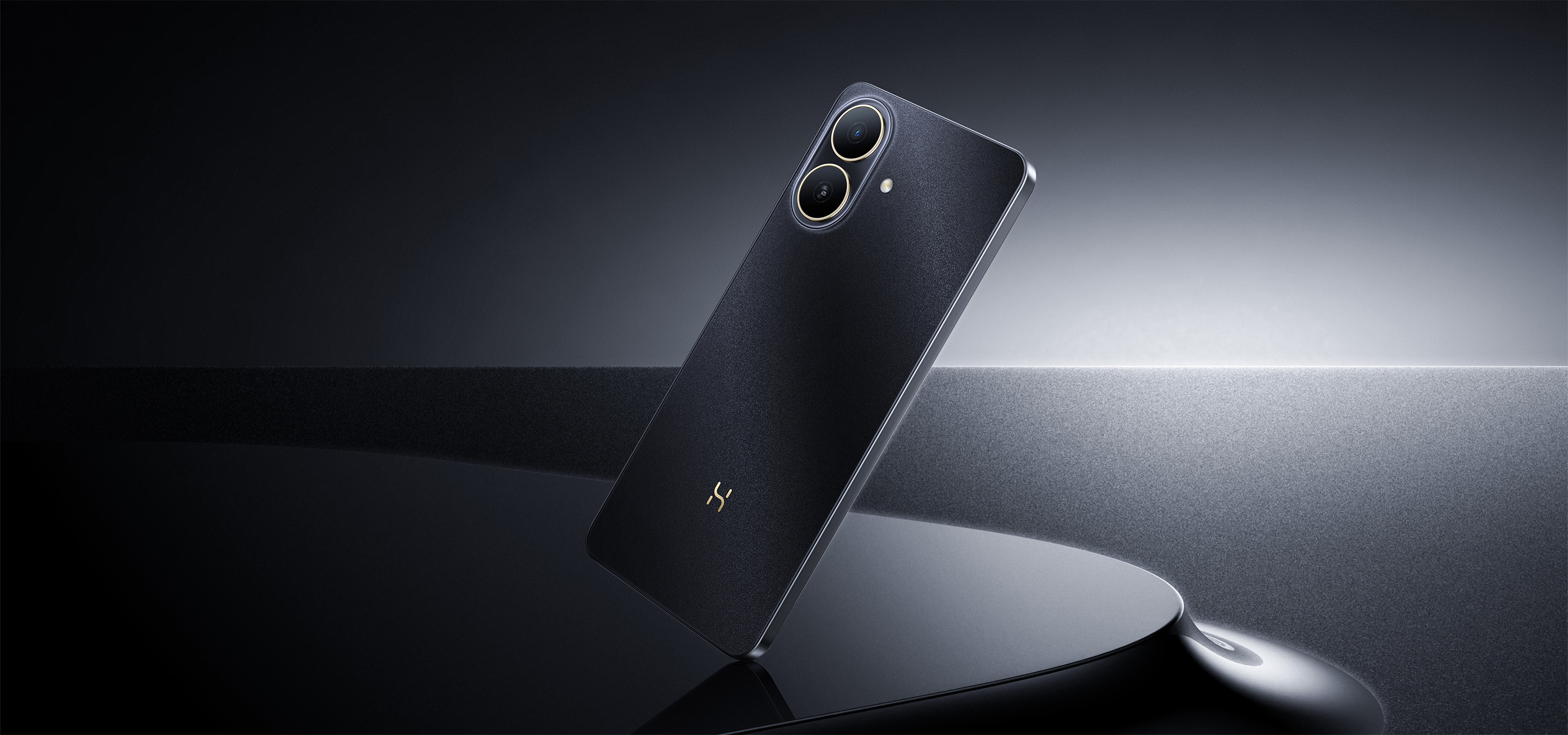 曜石黑：静谧夜空，繁星闪烁。