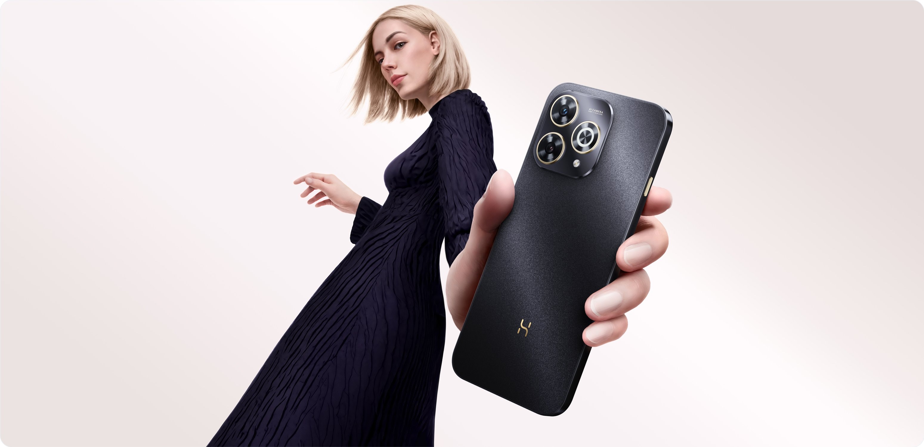 曜石黑：静谧夜空，繁星闪烁。